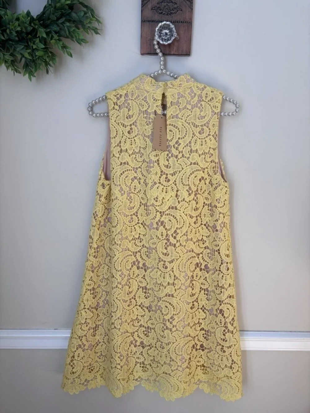 NWT Blu Pepper Womens Size Medium Yellow Lace Shift Dress Sleeveless